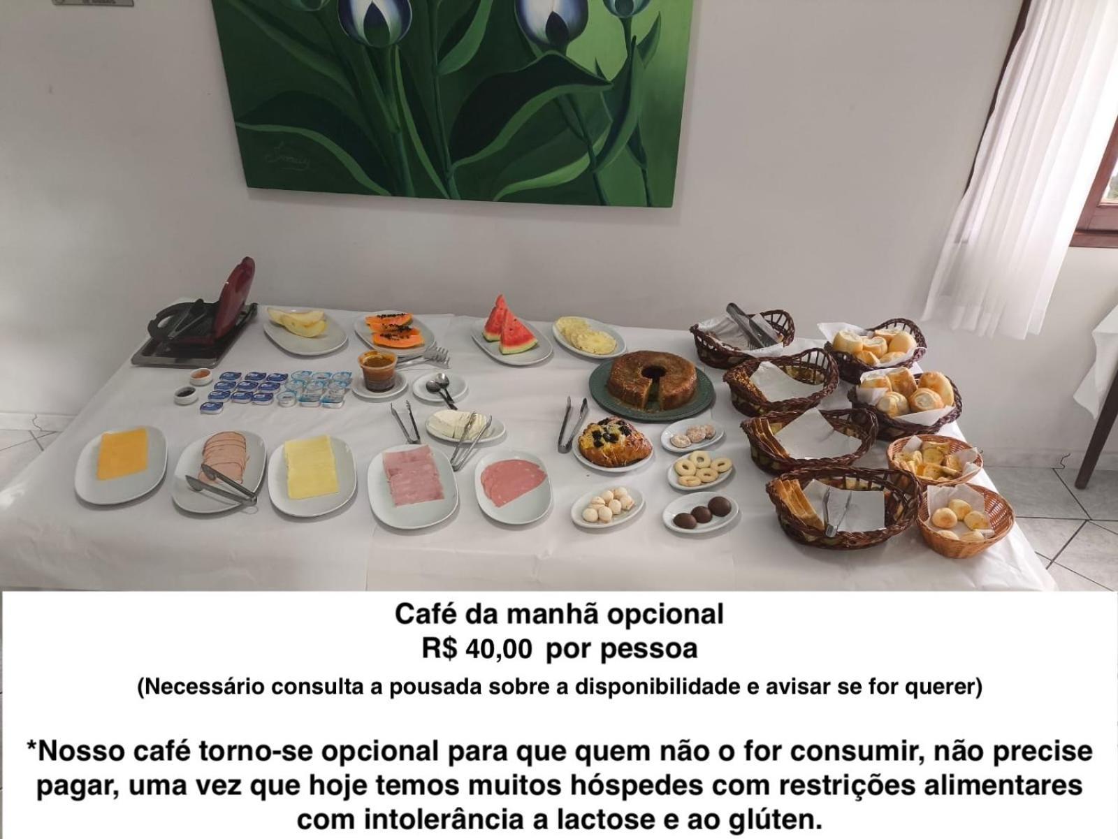 Pousada Nossa Senhora Пенеду Экстерьер фото Breakfast at a hotel in Brazil
